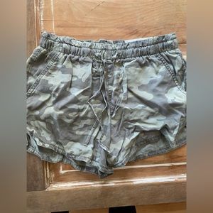 American Eagle shorts size medium